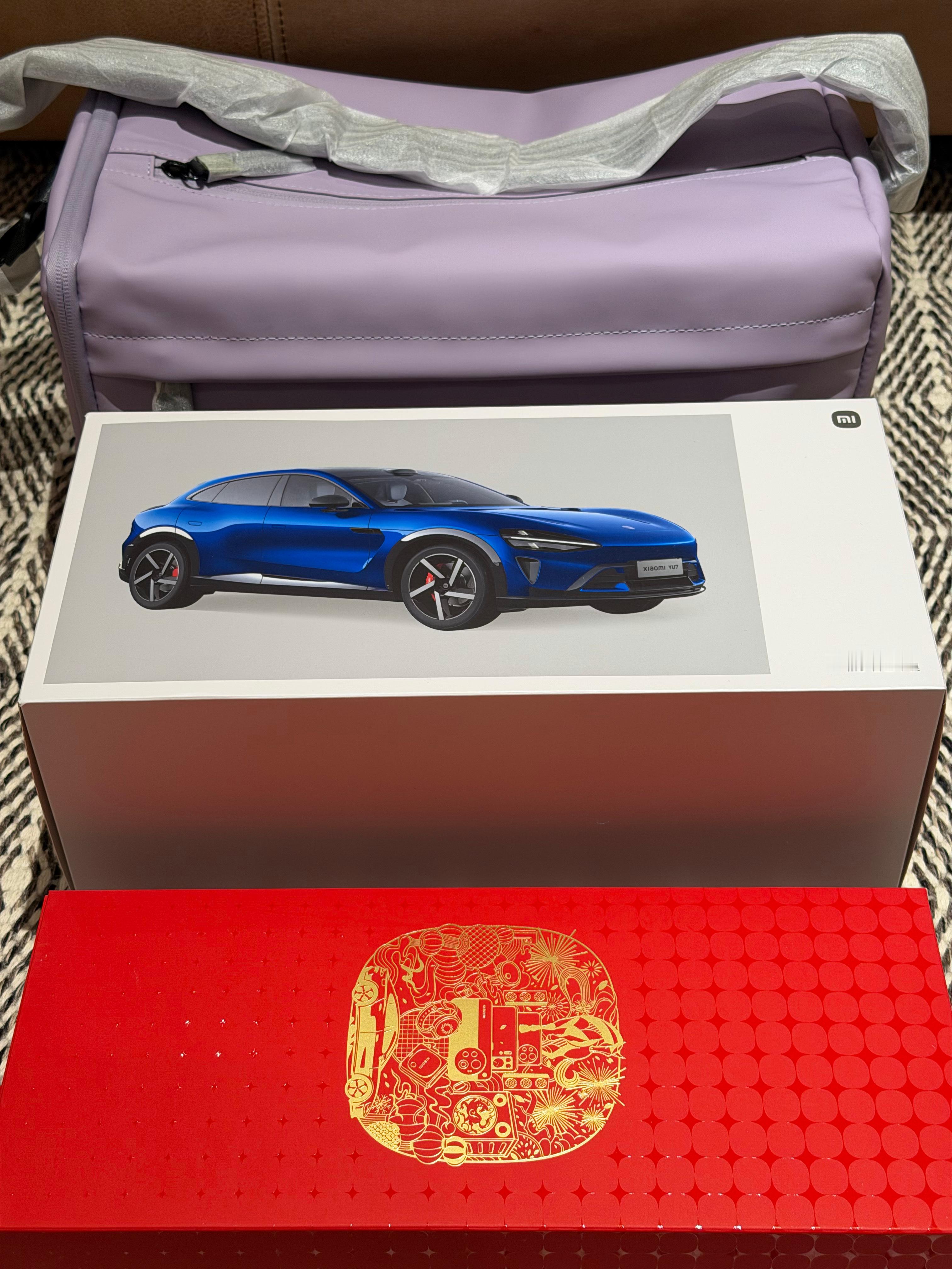 小米送的新年礼盒评论到666就给大家抽！里面有汽车模型，还有挎包和春联哟～ 北京