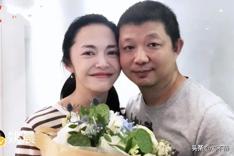 突发！姚晨官宣离婚！
3月16日，姚晨发文官宣和曹郁离婚：
山水一程，三生有幸。