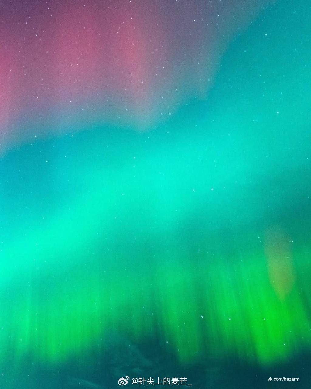 今晚，莫斯科州、鄂木斯克州、弗拉基米尔州和斯摩棱斯克州的居民有幸目睹绚丽的北极光