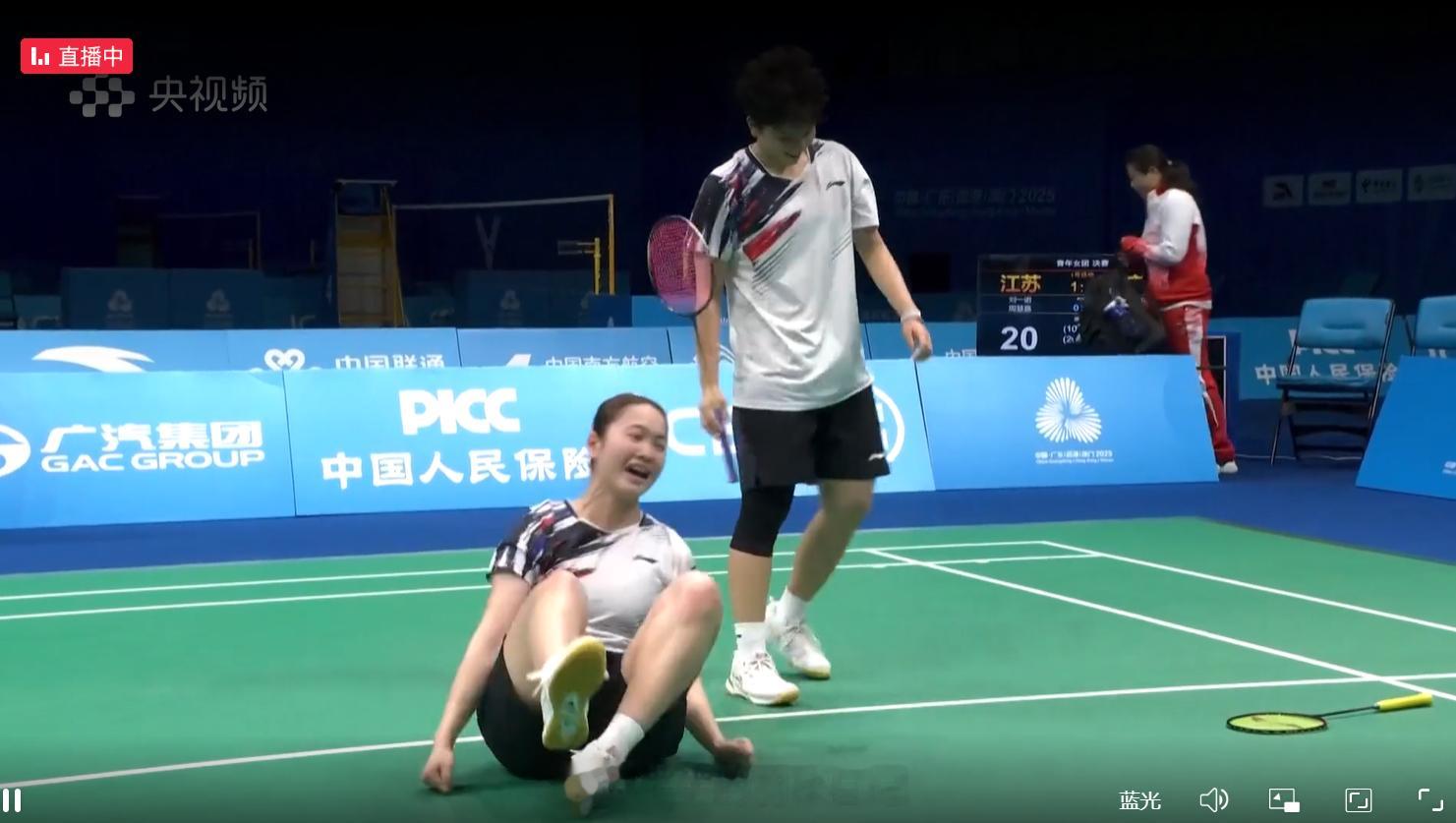 女团青年 决赛 江苏队 1-1 广东队 女单 张乐瑶 21-14 21-16 吴