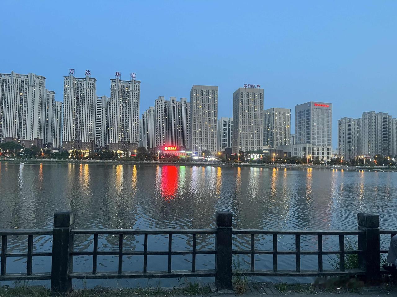 用苹果14拍摄了几张照片