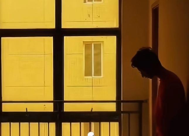 这年头就别再相信口头约定了
浙江绍兴一位男子看到一个售楼处卖房送黄金，经过与工作