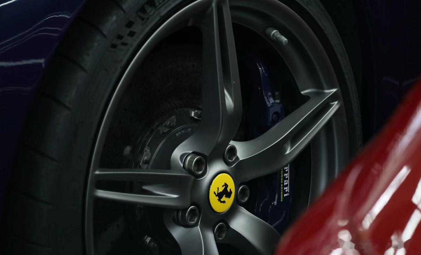 法拉利458 Speciale Aperta，环法蓝车身油漆 6800公里，字越