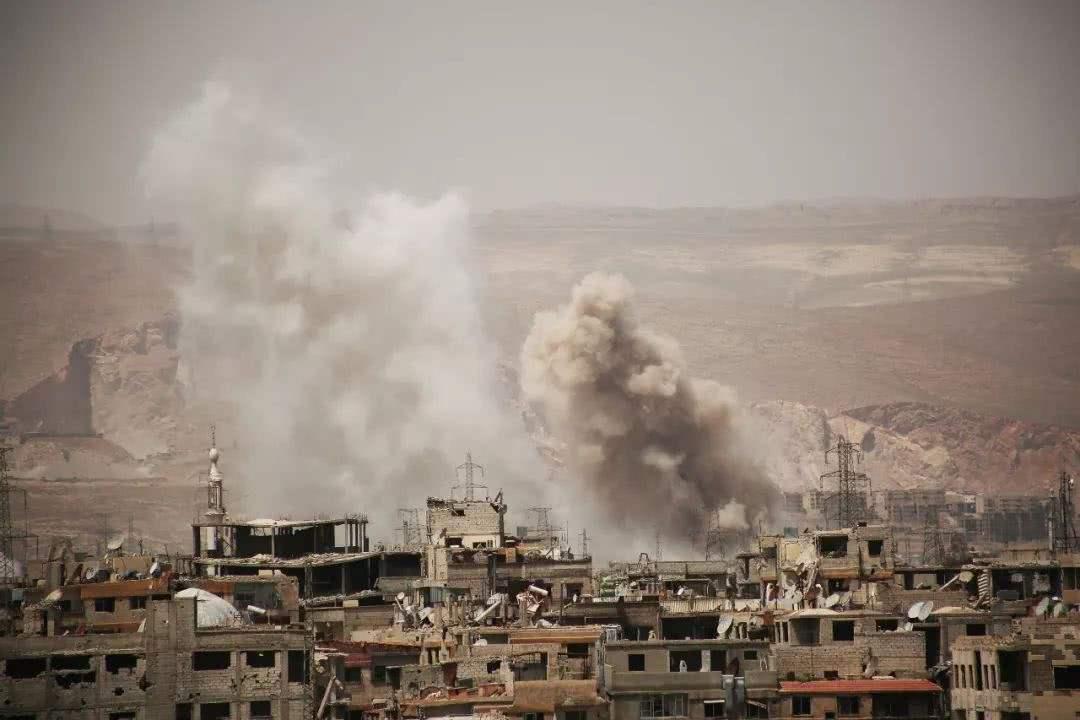 伊朗已被逼到绝境，
内忧外患之下，
稍有差池就会全盘皆输！

西方媒体说那里街头