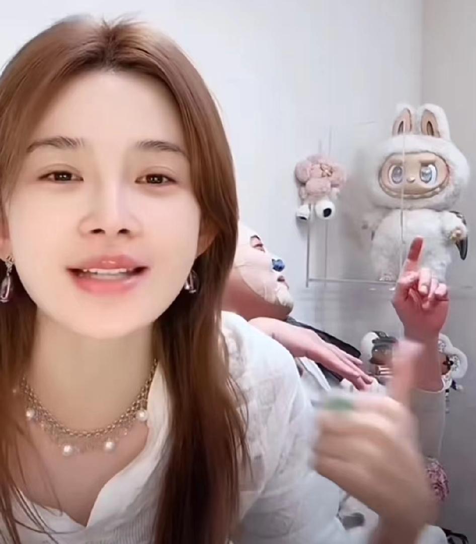 蒋毅老婆再度开撕赵樱子！
赵樱子说自己不知道蒋毅结婚了后，蒋毅老婆再度发文开撕赵