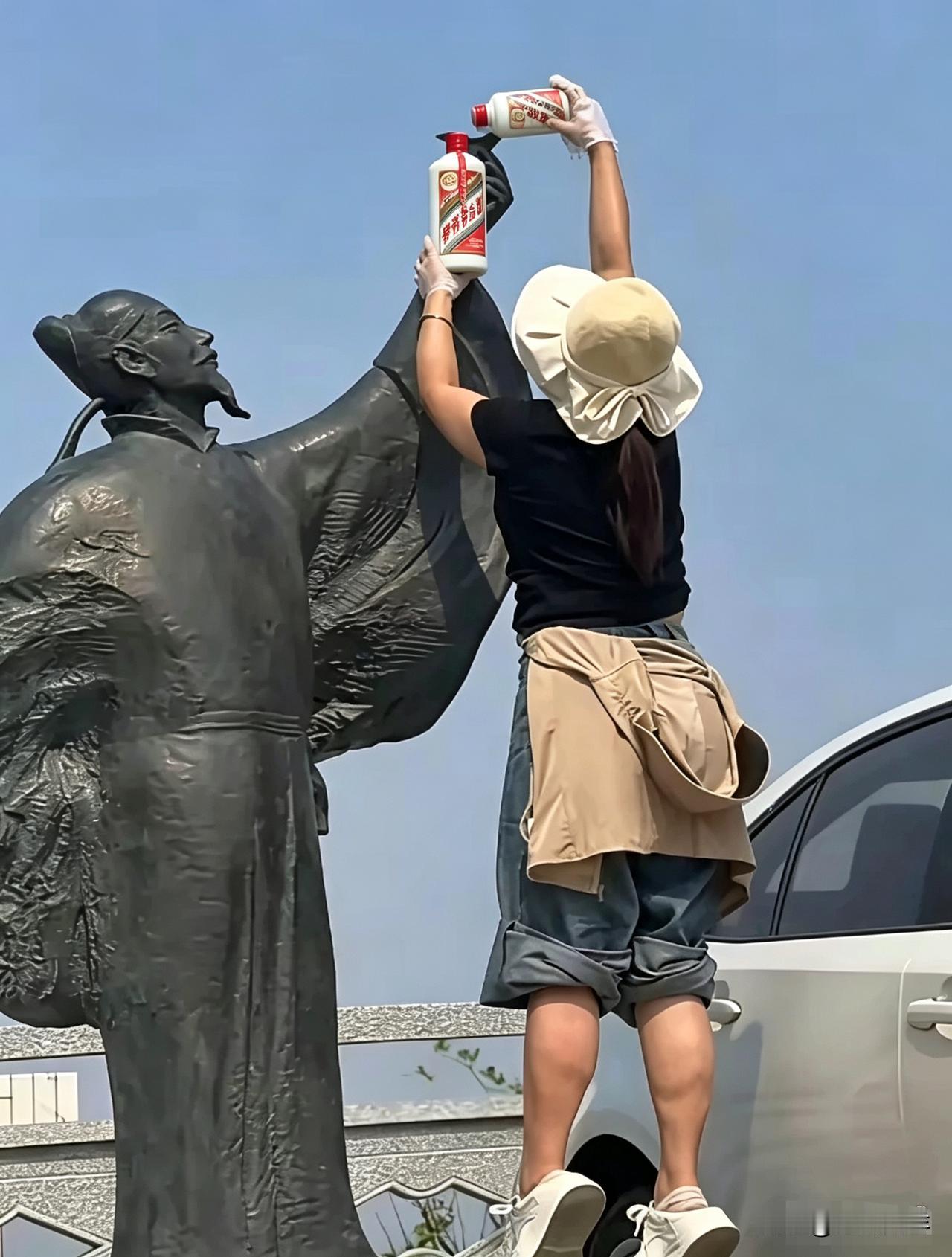 茅台酒厂喜毁了，这个免费广告做的好！[赞][赞][赞]
李白斗酒诗百篇，
茅台一