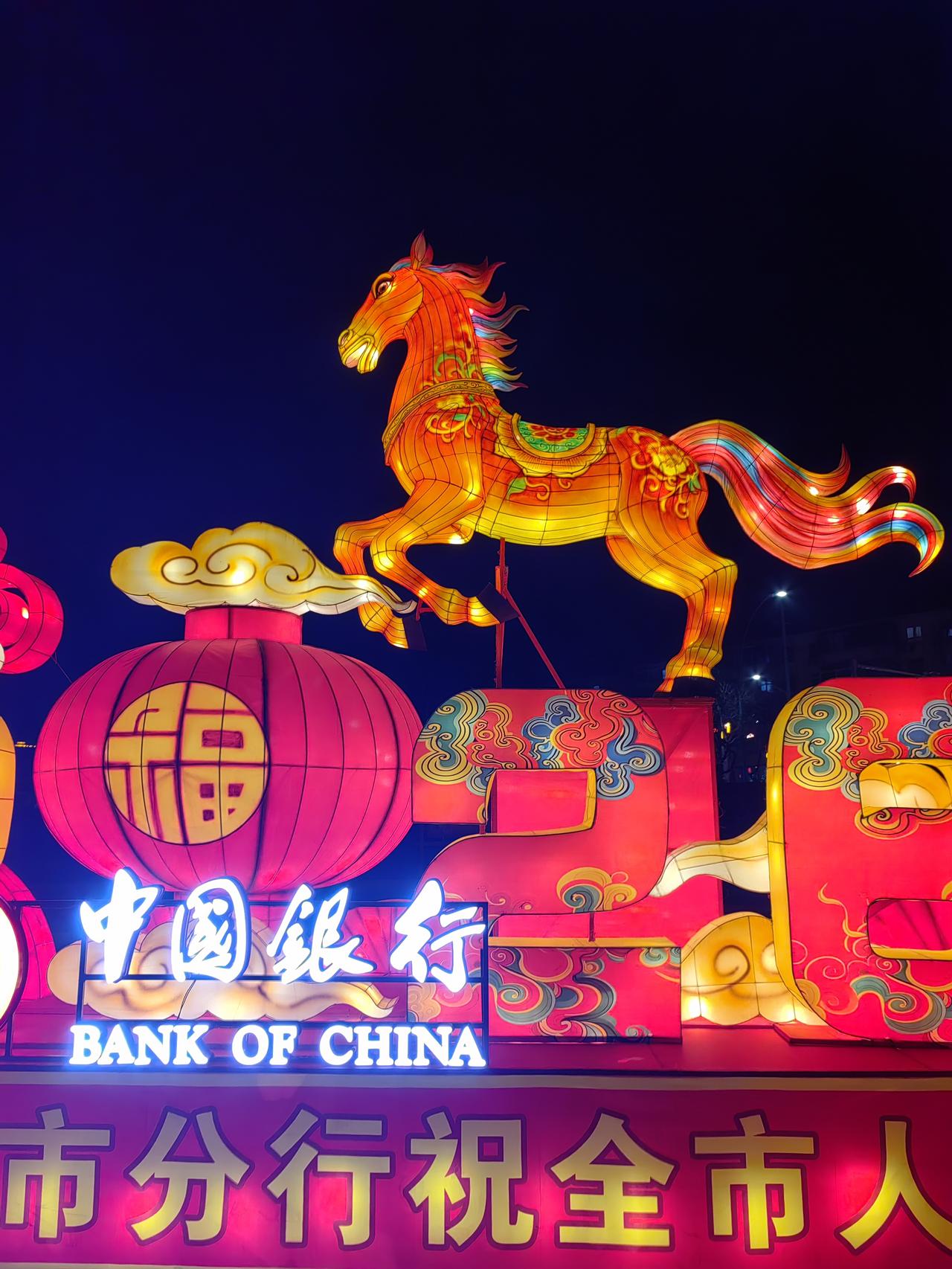 伊朗能扛住美国的军事打击吗现在，不是伊朗抗不抗住了，是美国能不能抗得住弹药和军费