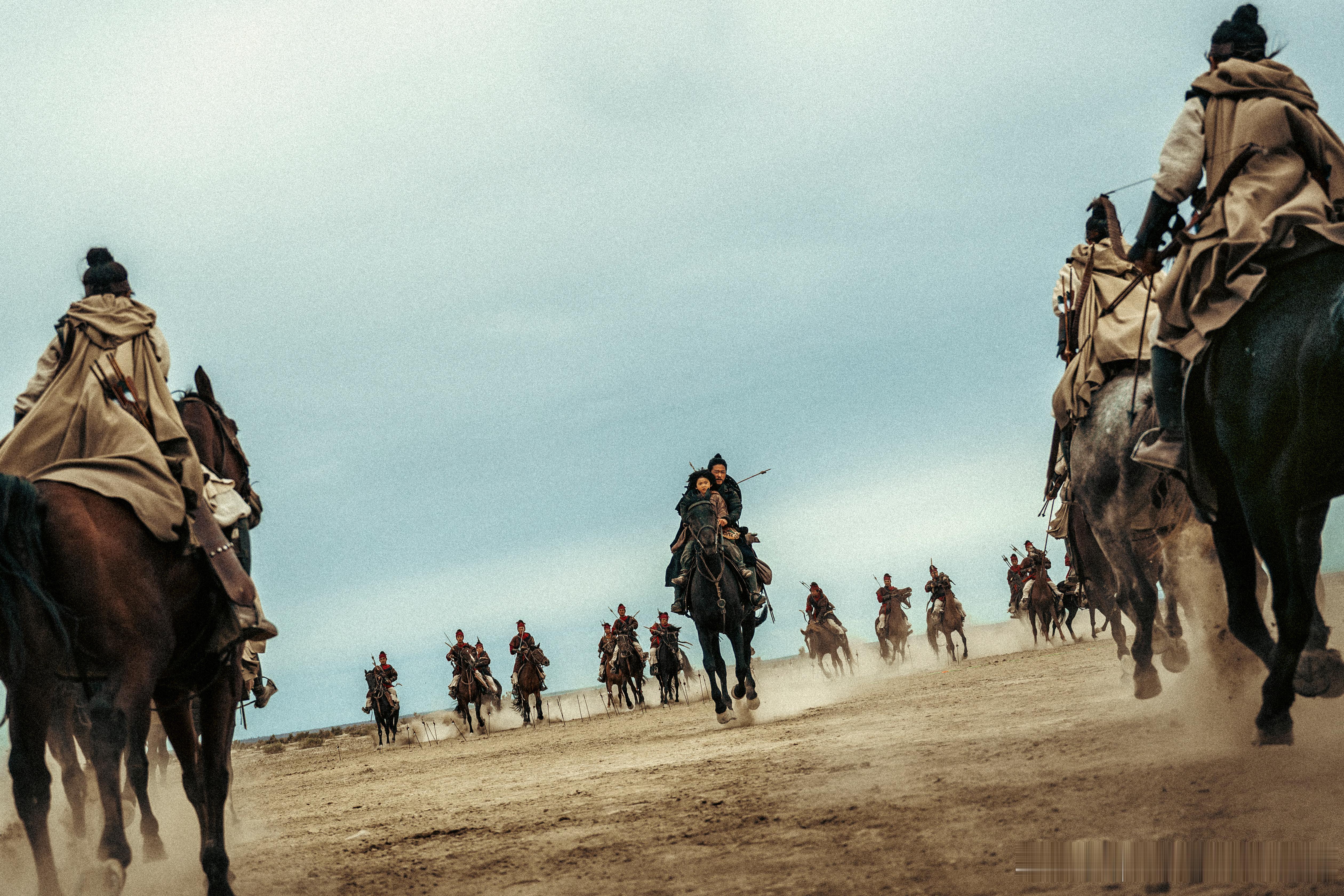 被镖人里的姐姐们钓成翘嘴燕子娘的性格特别讨喜，洒脱又清醒，就算身处困境戴着镣铐，