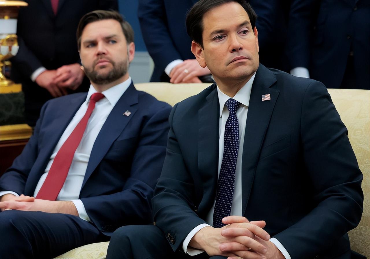 特朗普将万斯打入冷宫，大金主暗中操盘，力推鲁比奥黄袍加身？

当下，美国共和党内