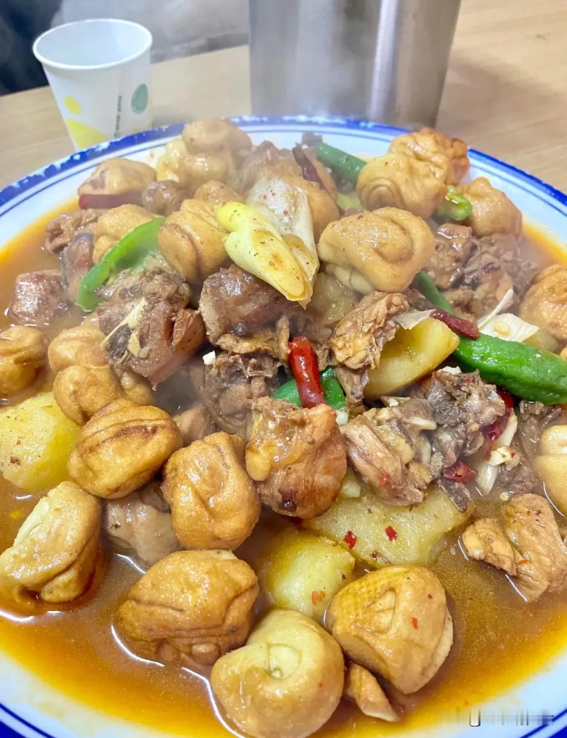  10多年前的一家老店了，今天学生放假吃的人实在多，跑过去又吃了一顿，还是那个味