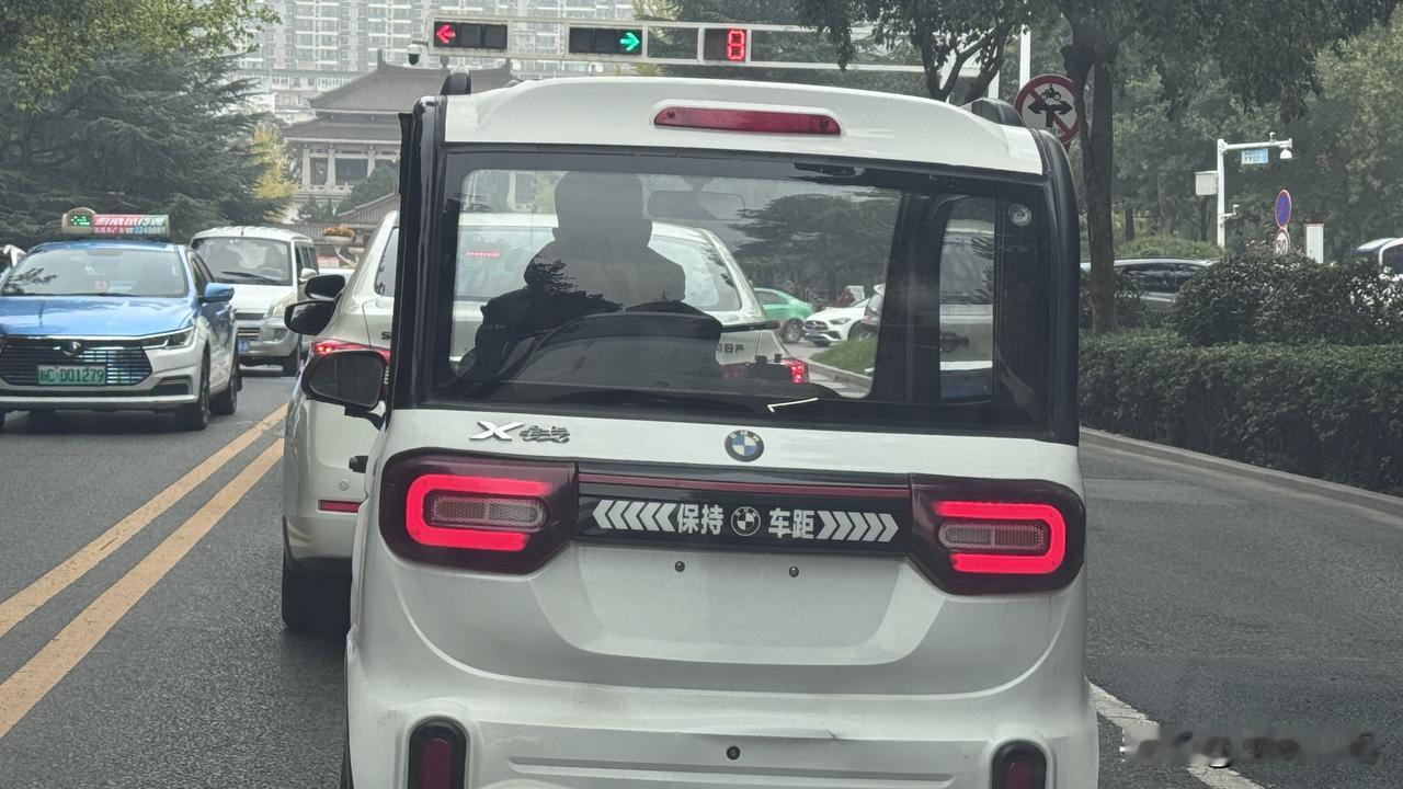 这个代步车挺漂亮[大笑][大笑]