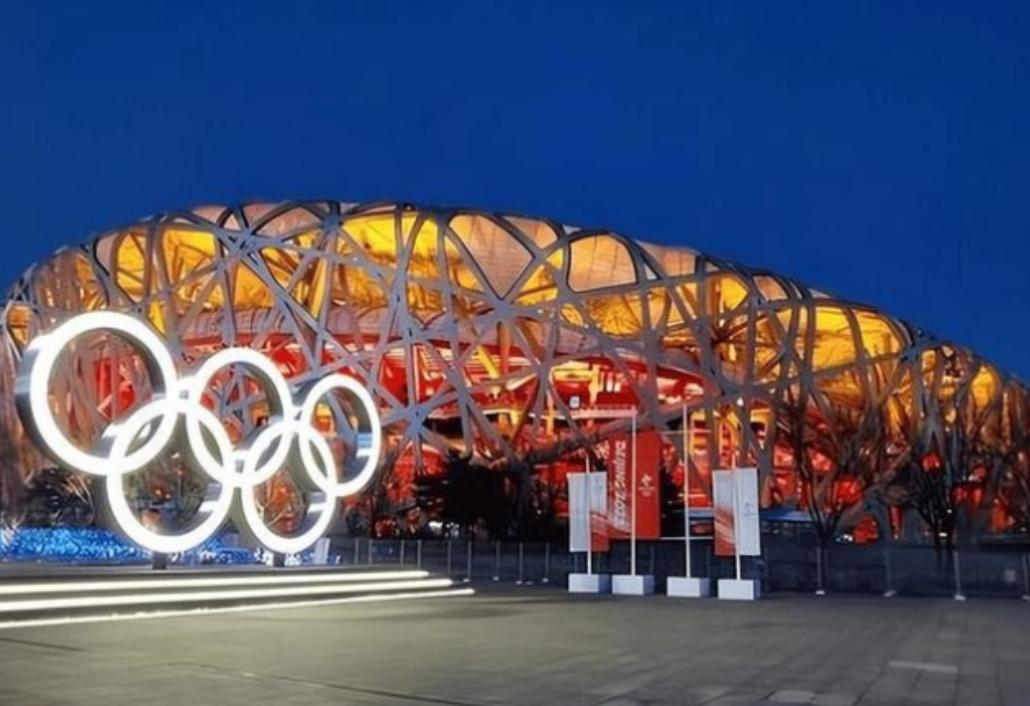 国际奥委会急了，多次想让中国申办奥运会，可中国完全不搭理，主要原因还是西方国家太