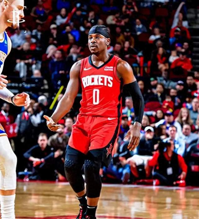 告别休斯顿，火箭旧将签欧洲球队！合同含附加条款，随时可回NBA