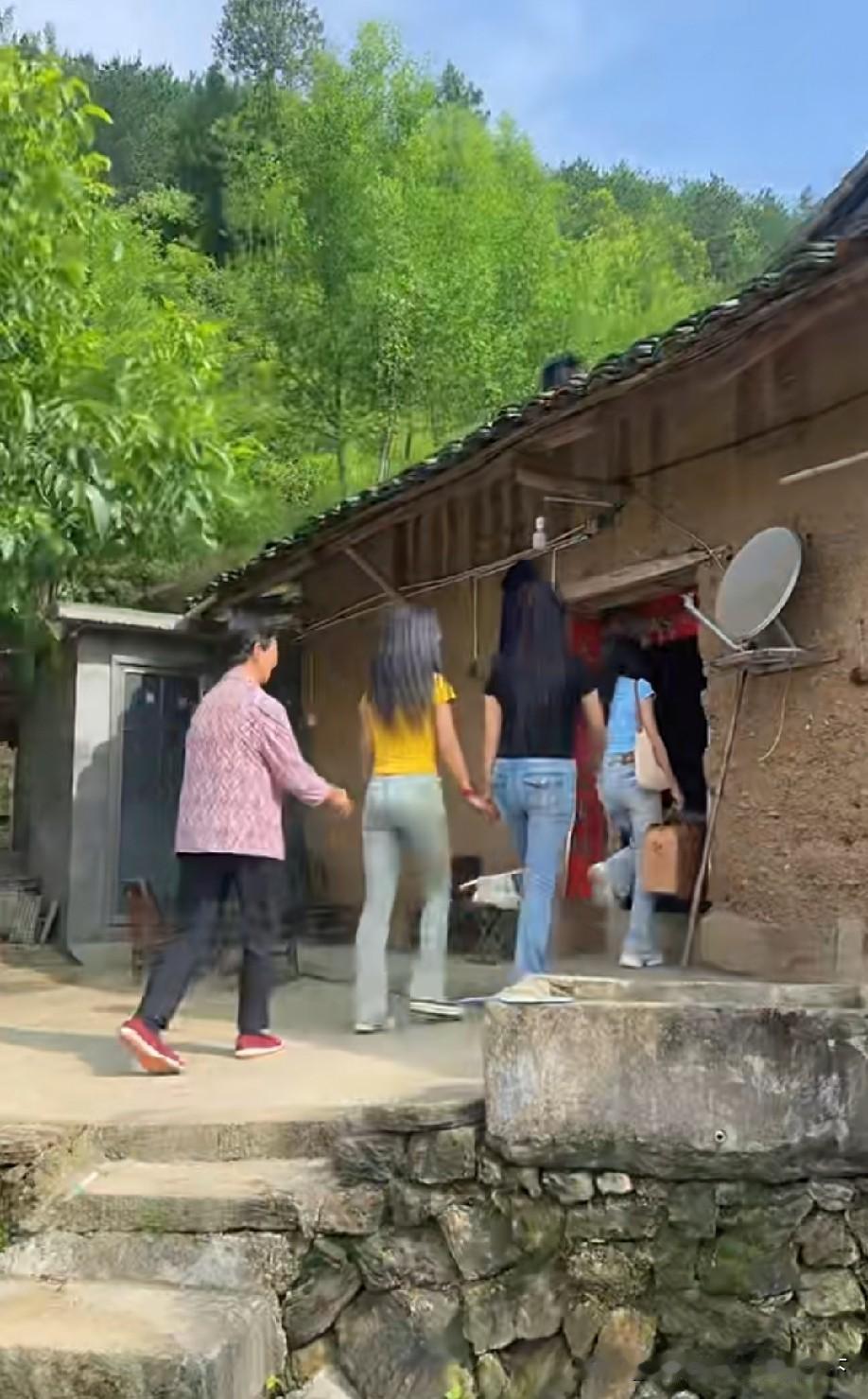 我老家也是农村啊，但是现在几乎都看不到这种房子了！