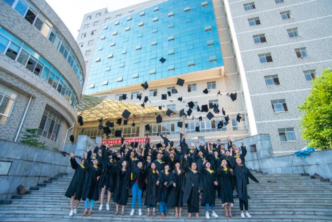 就业形势演变如此之快，令人望尘莫及！
    有一个朋友家是泰安的，说泰安当地有