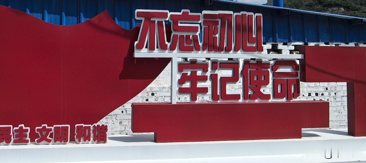 这天气变化多端，
什么暴雨，什么冰雹，什么海水倒灌，
什么台风登陆……
一方有难