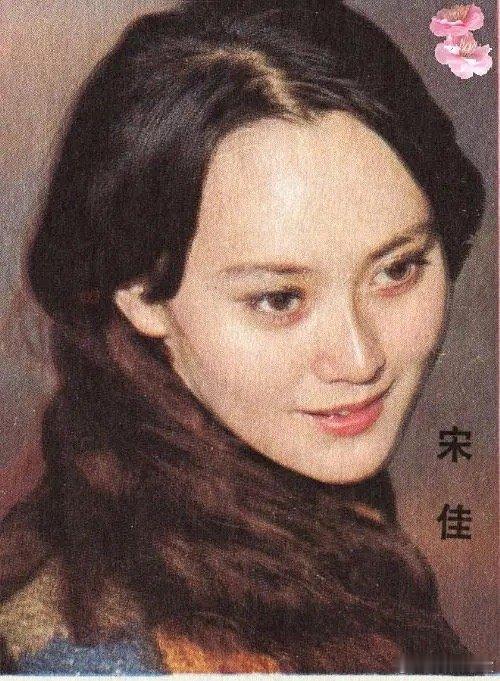 真小刘亦菲来了娱乐圈同名同姓的不在少数，像就有小宋佳、大郑爽。区别就是你要能红得