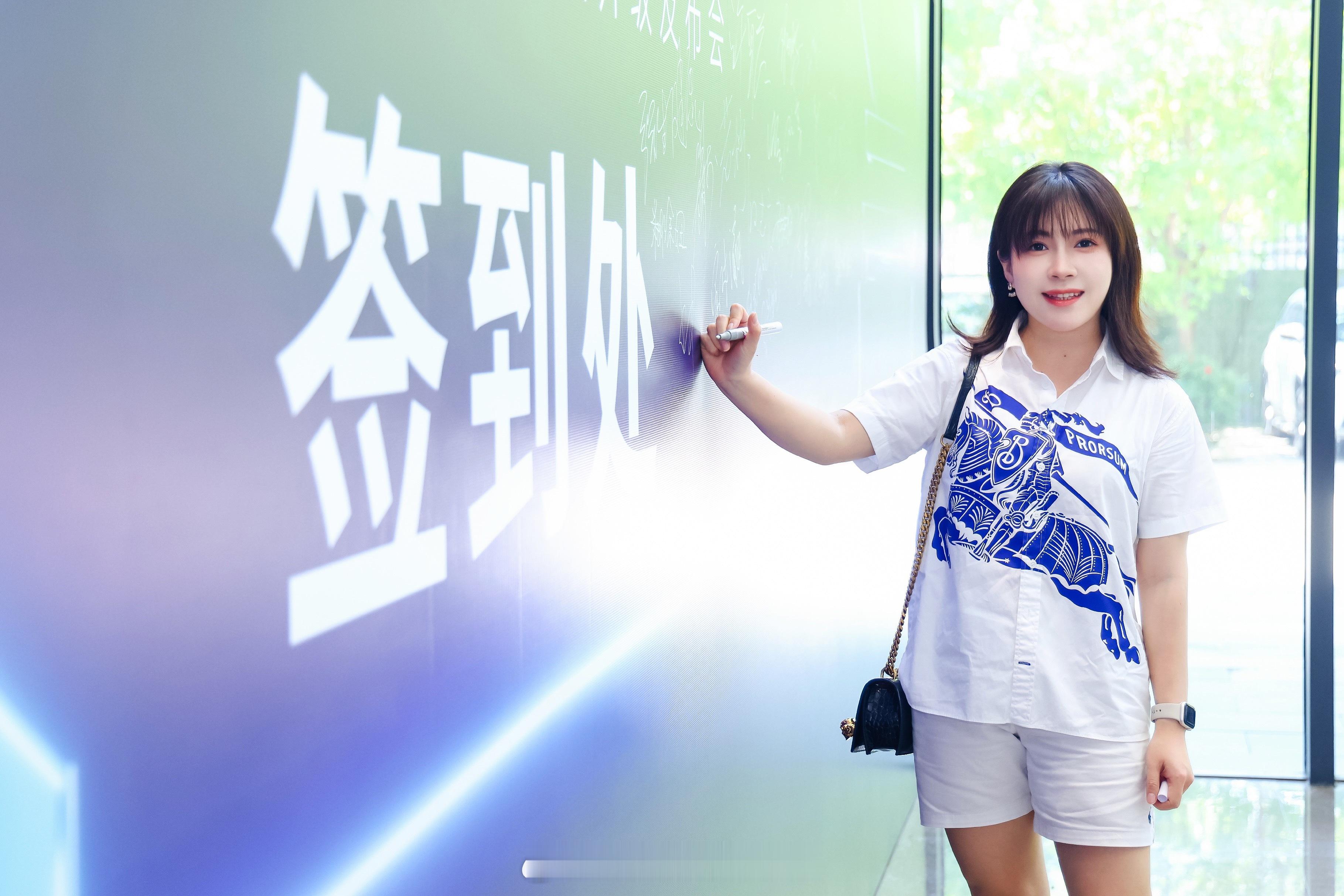 今天草儿跟朋友有幸参观了巨子生物可预品牌战略升级发布会，真的获益匪浅！好喜欢这个