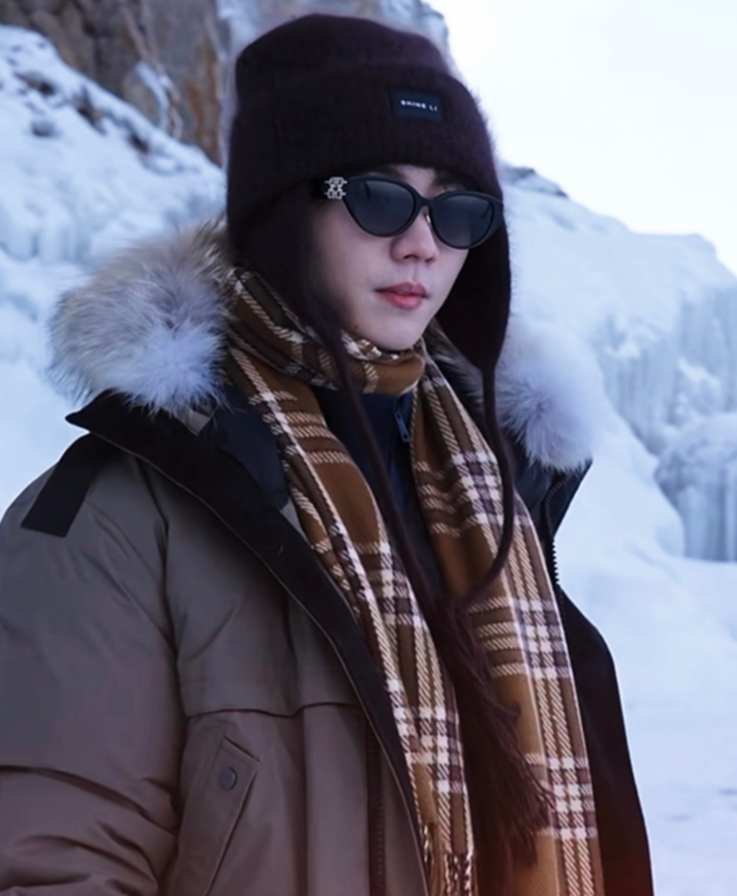 雪地里有位男模 