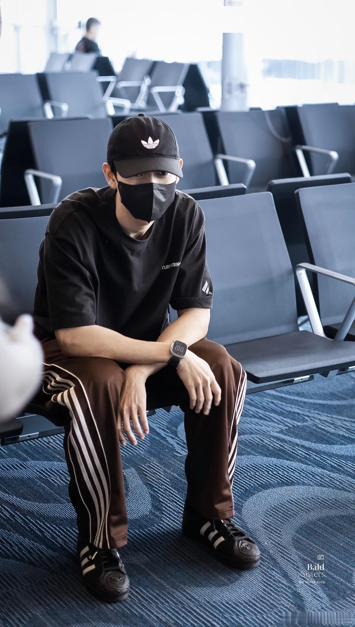 大家都是特别好的人啊李现给小朋友签名李现给站姐写周年祝福