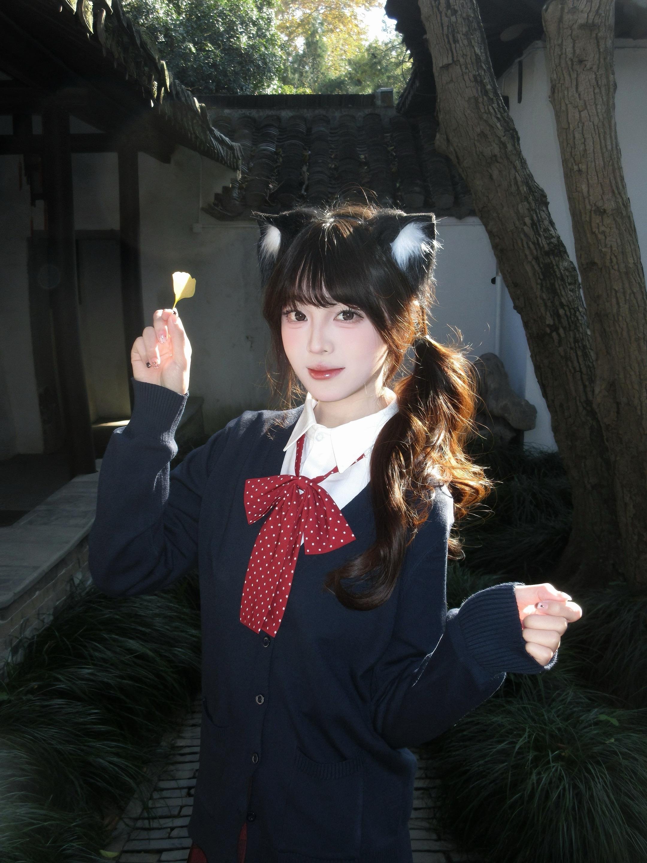 掉落的银杏叶太多了 亲爱的 我总不能一味的拾取