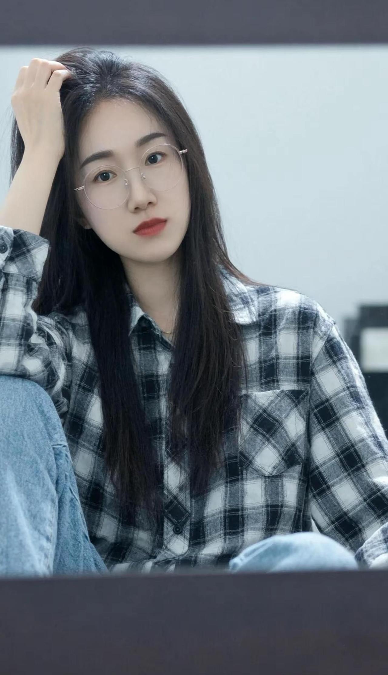 心怀暖阳，处处皆春光；心境平和，时时皆安然。