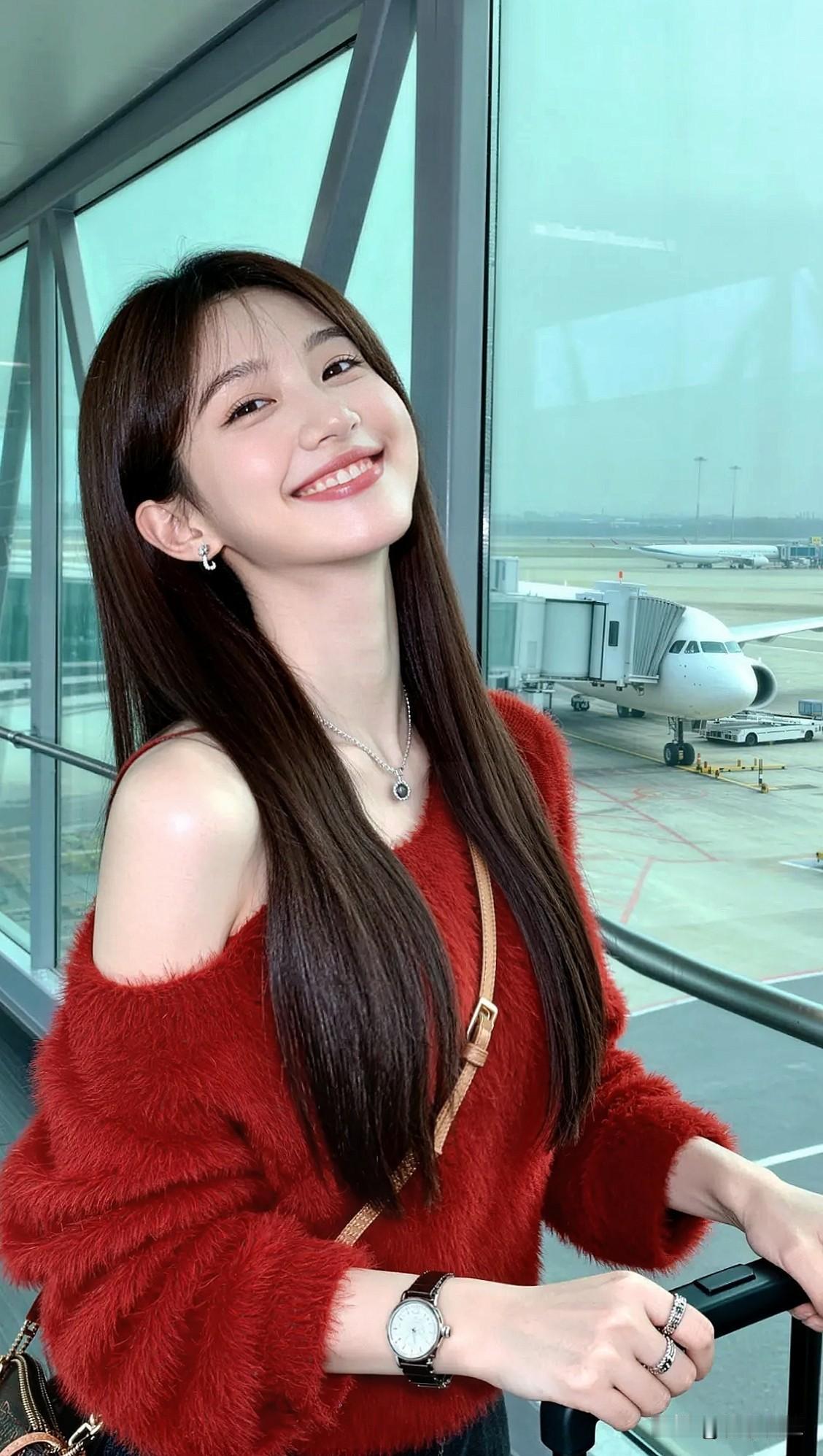 机场候机室的甜美少女，微笑面对未来旅程😊✨ 分享一张外出拍的最美的照片绝美随手