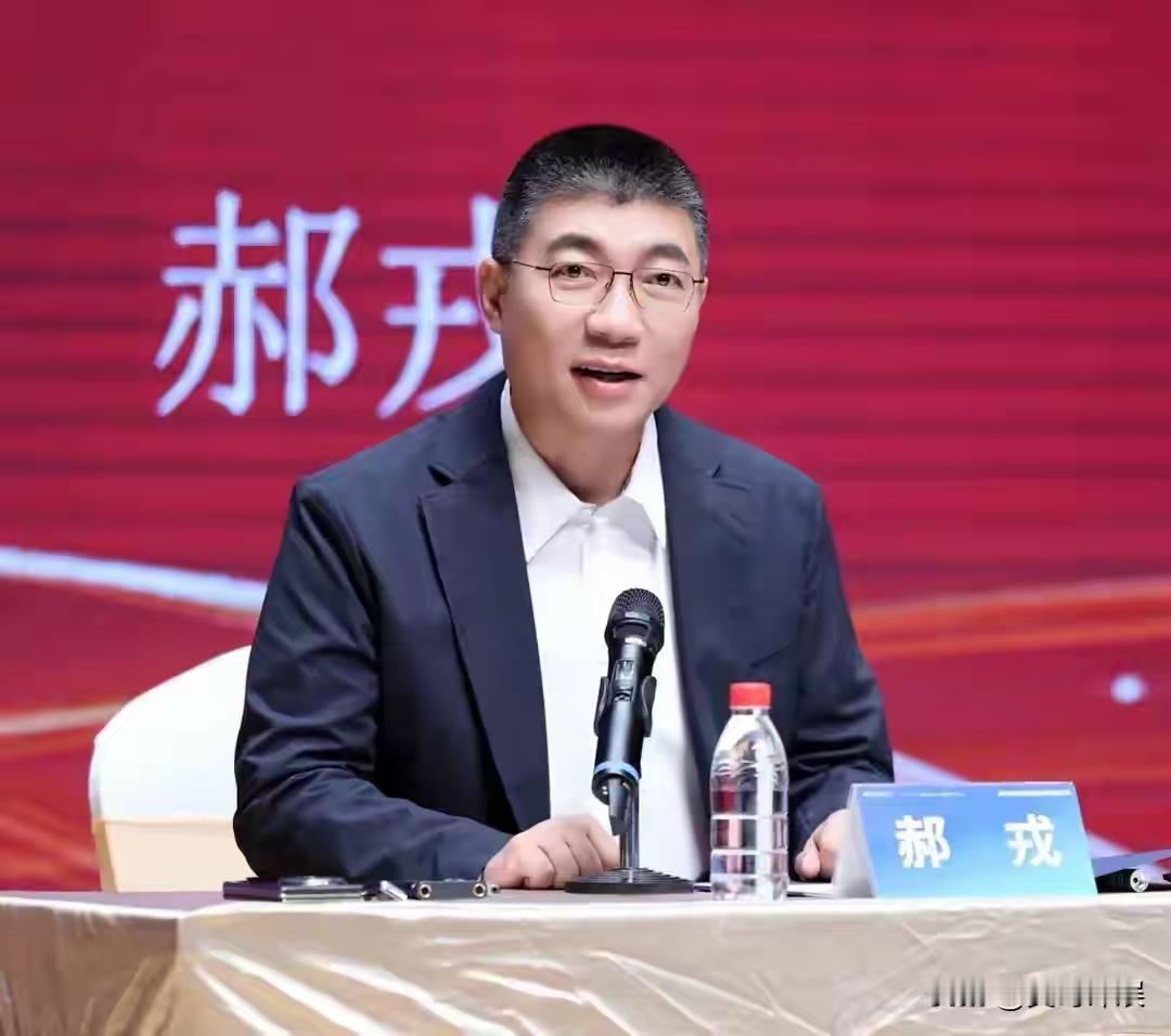 郝博导投案自首，手下学生多系名星。郝戎，男，71年生，中戏院长。学生有：巩俐\章