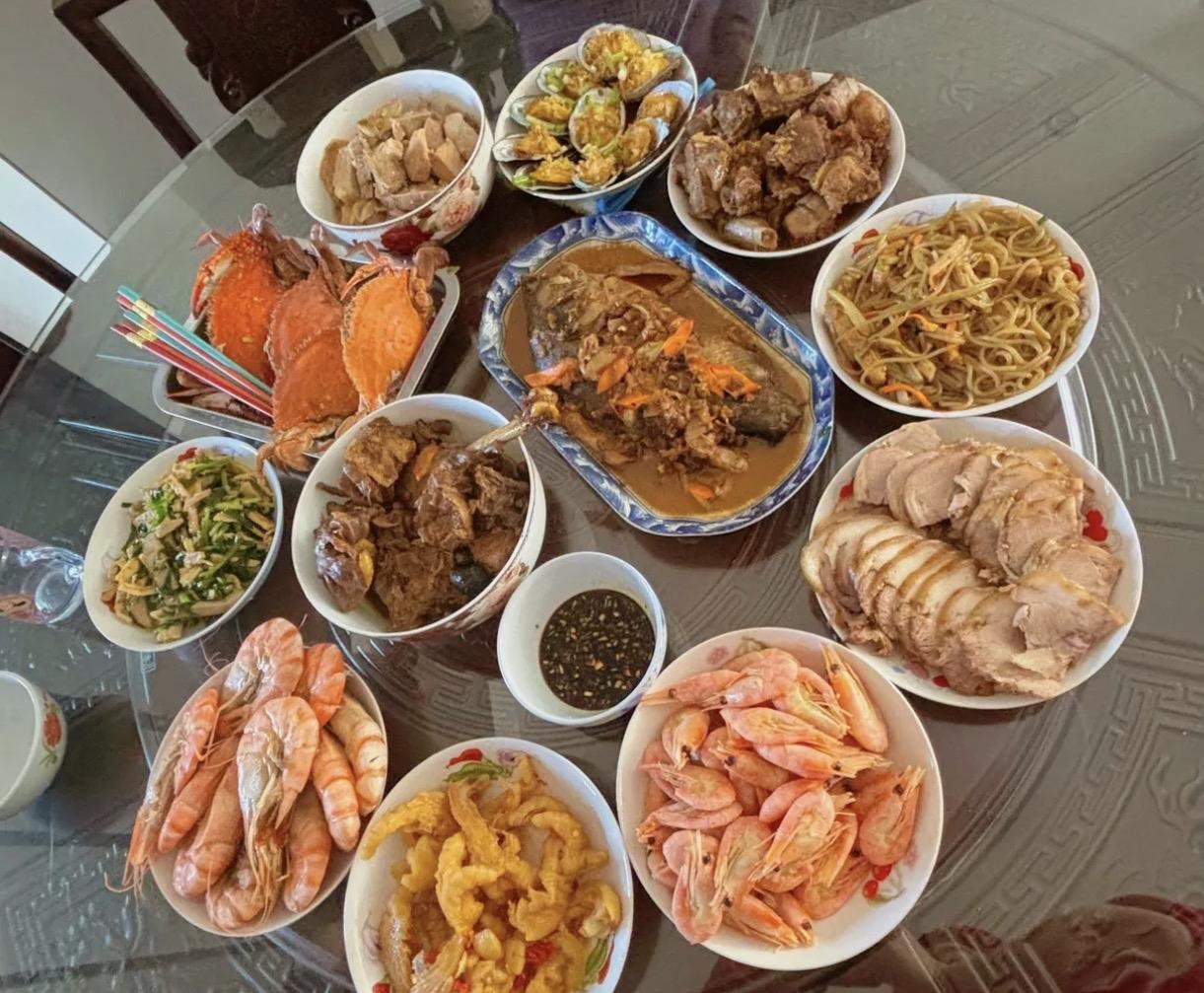 大年初六还在吃剩饭

过年之前，我特意就根据这么多年的经验提醒我妈了，菜少做几个