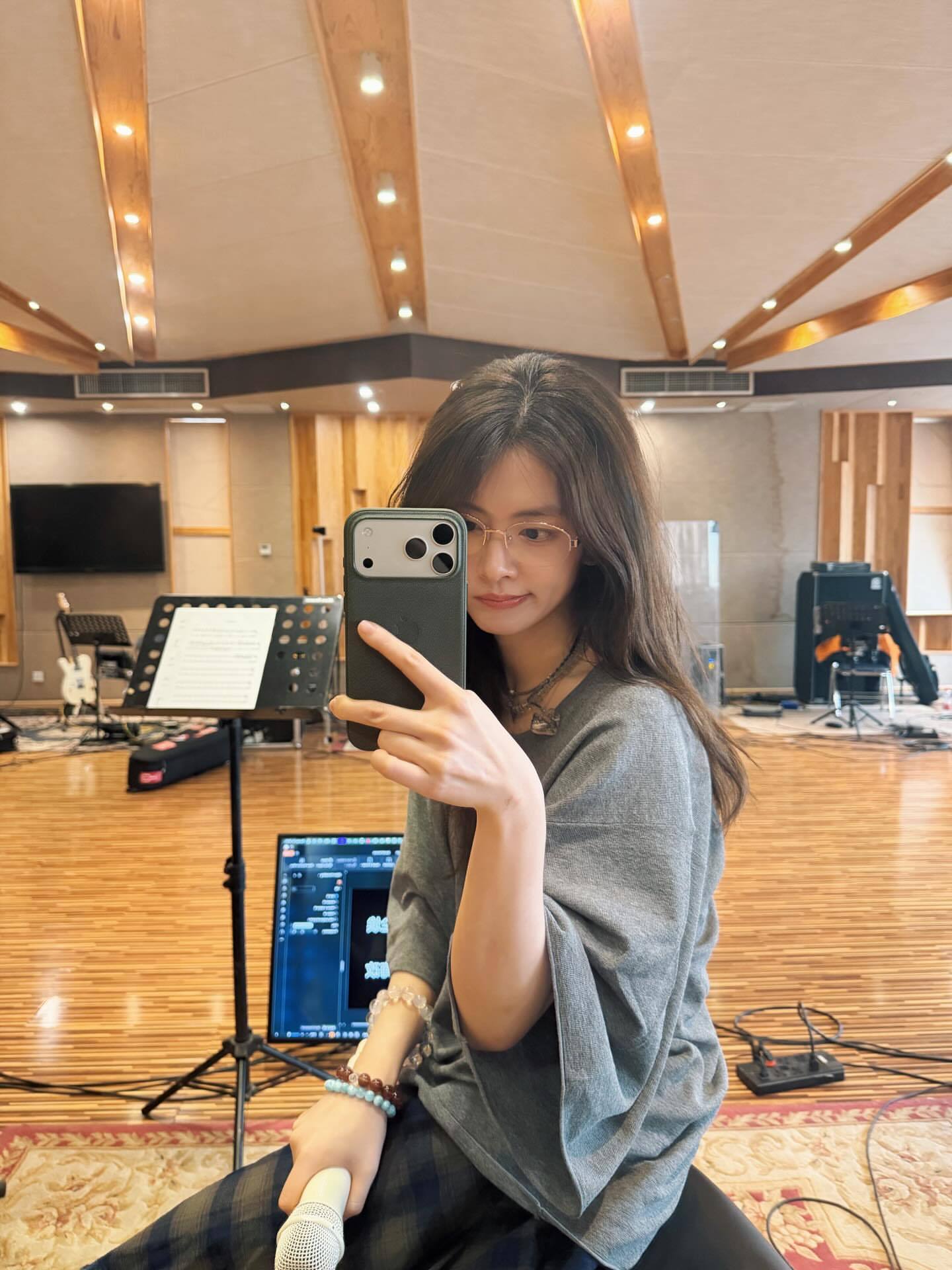 陈昊宇📸美美地拥抱春天～💐🩵 