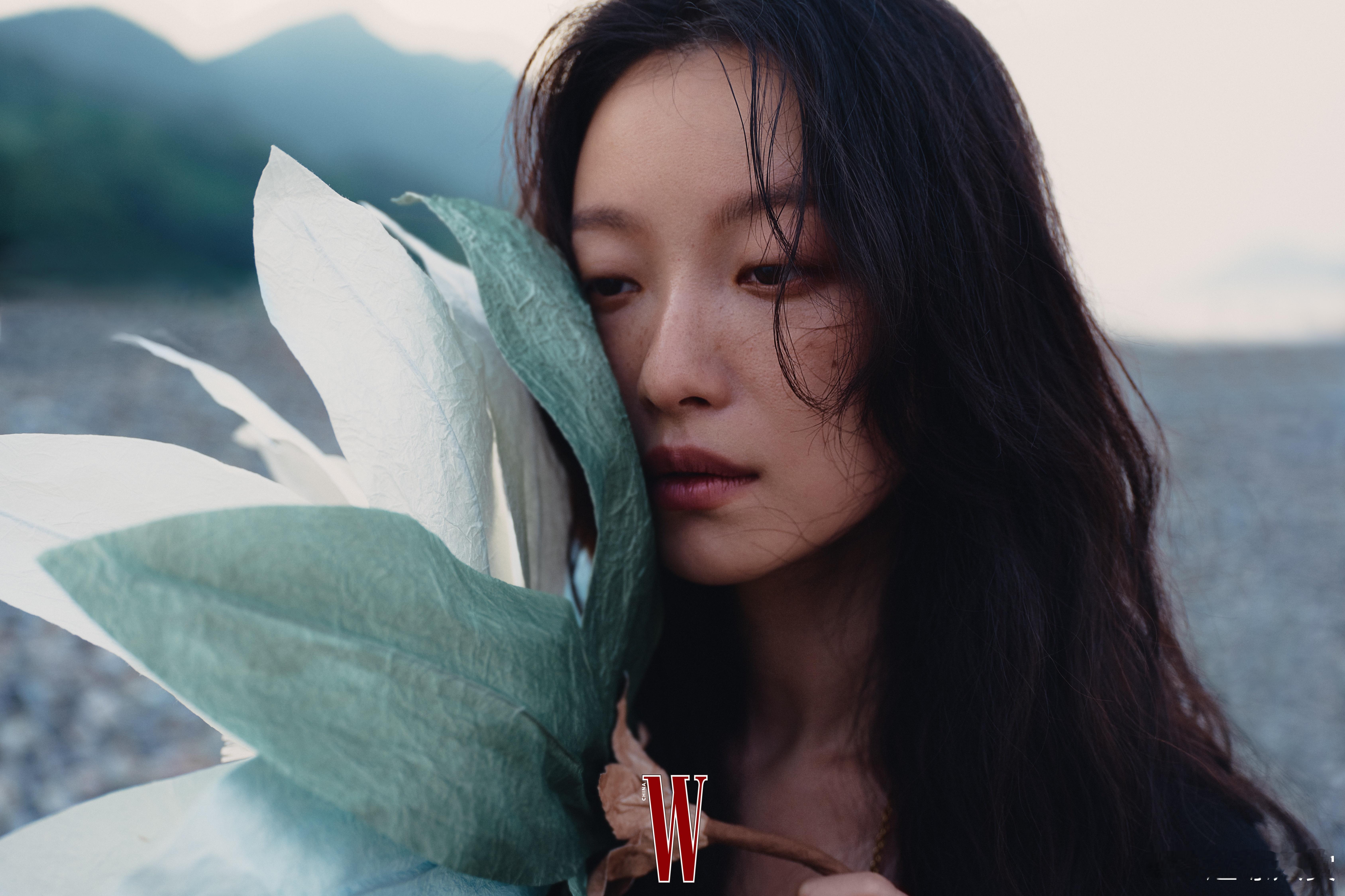 W镜头下的东极岛剧组东极岛剧组重回舟山普陀海边 倪妮《W中文版》大片带来回忆杀！