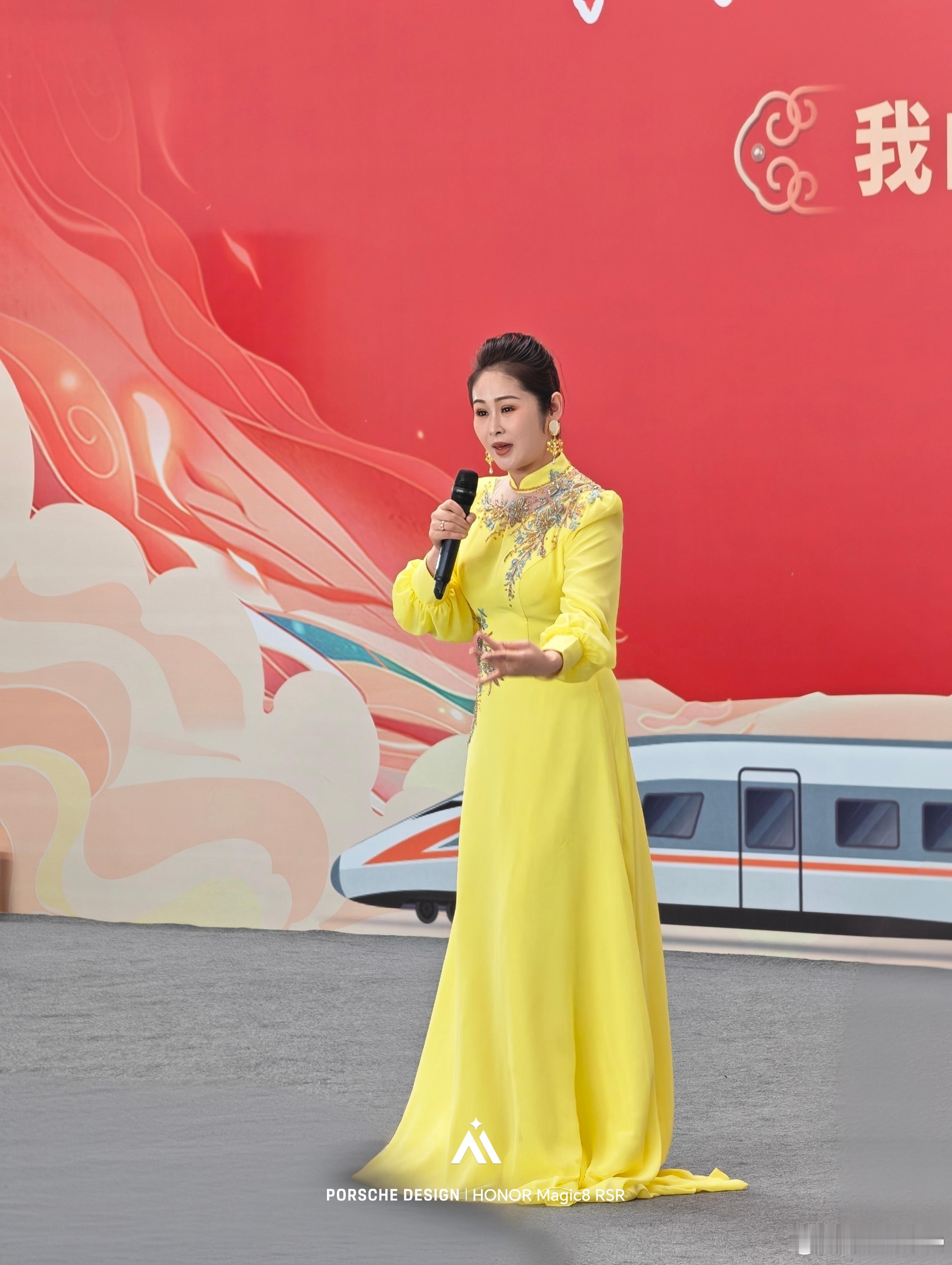 西安的游子们回来坐高铁还能听家长的秦腔 