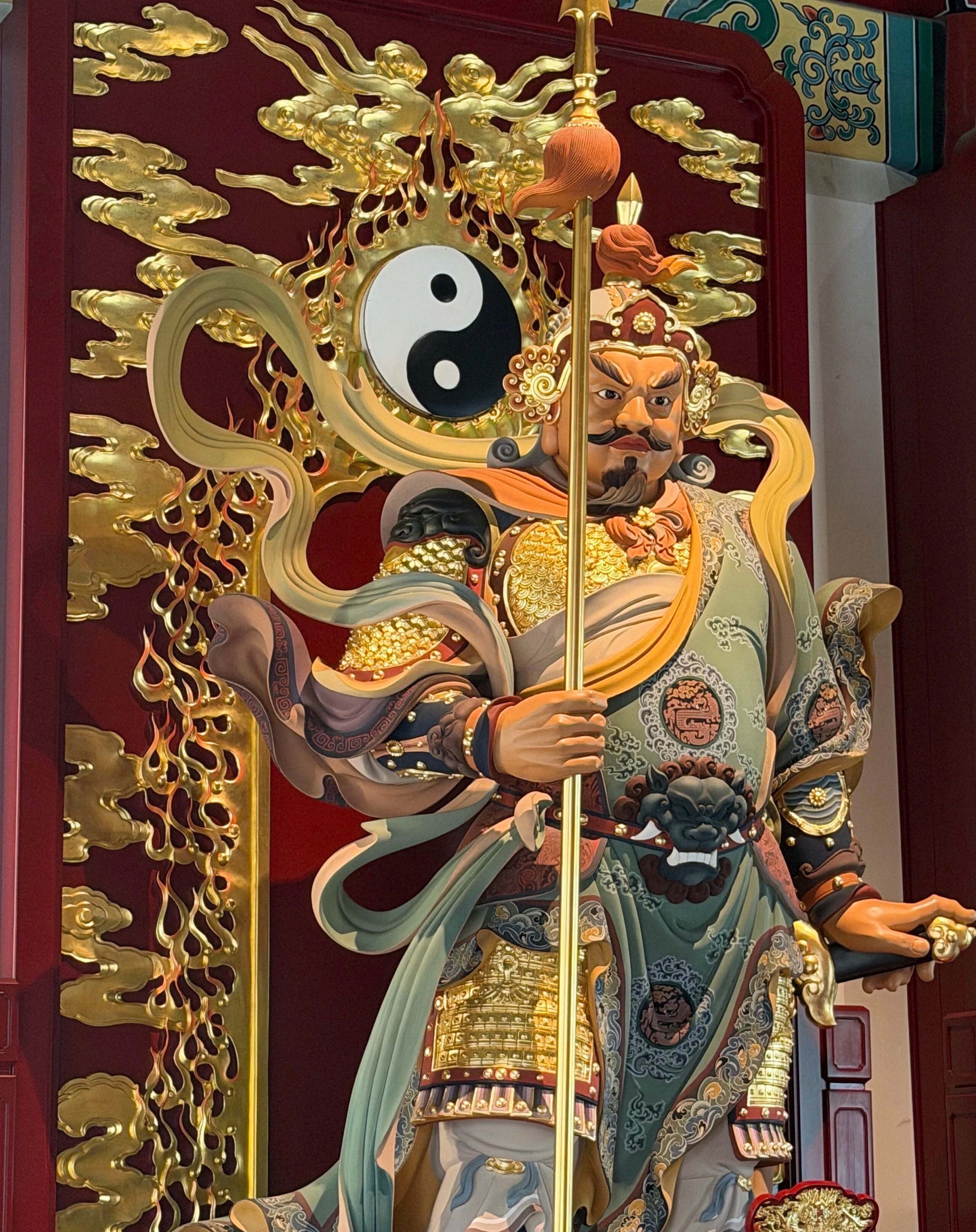 医不叩门，道不低卖，师不顺路，法不轻传。这四句话是古人处世、授艺、行医、传道的底
