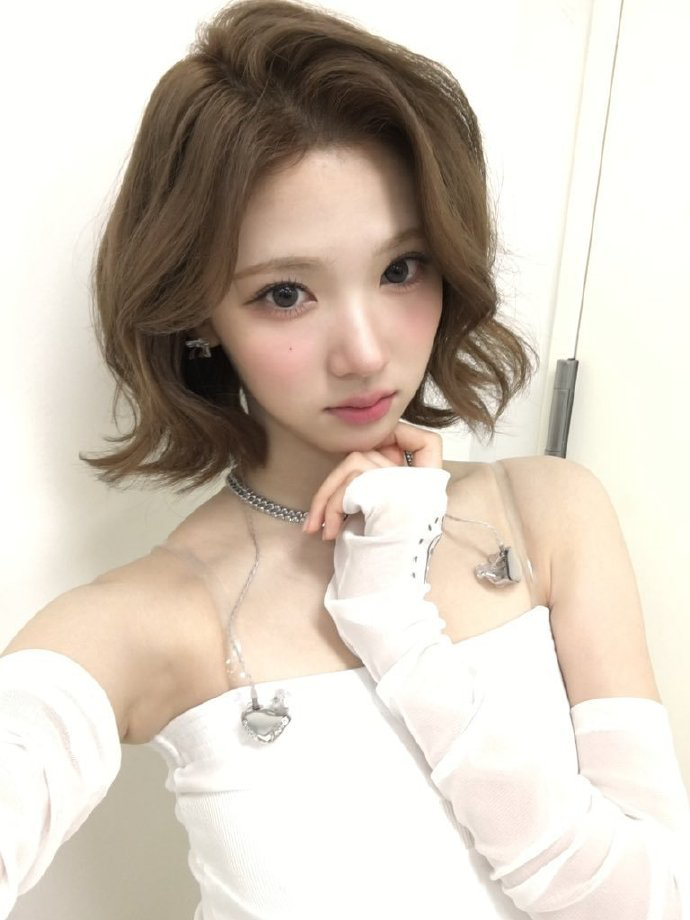 好萌啊这个豆包...这个短发也很美丽（此处辣菜一下tzz） 