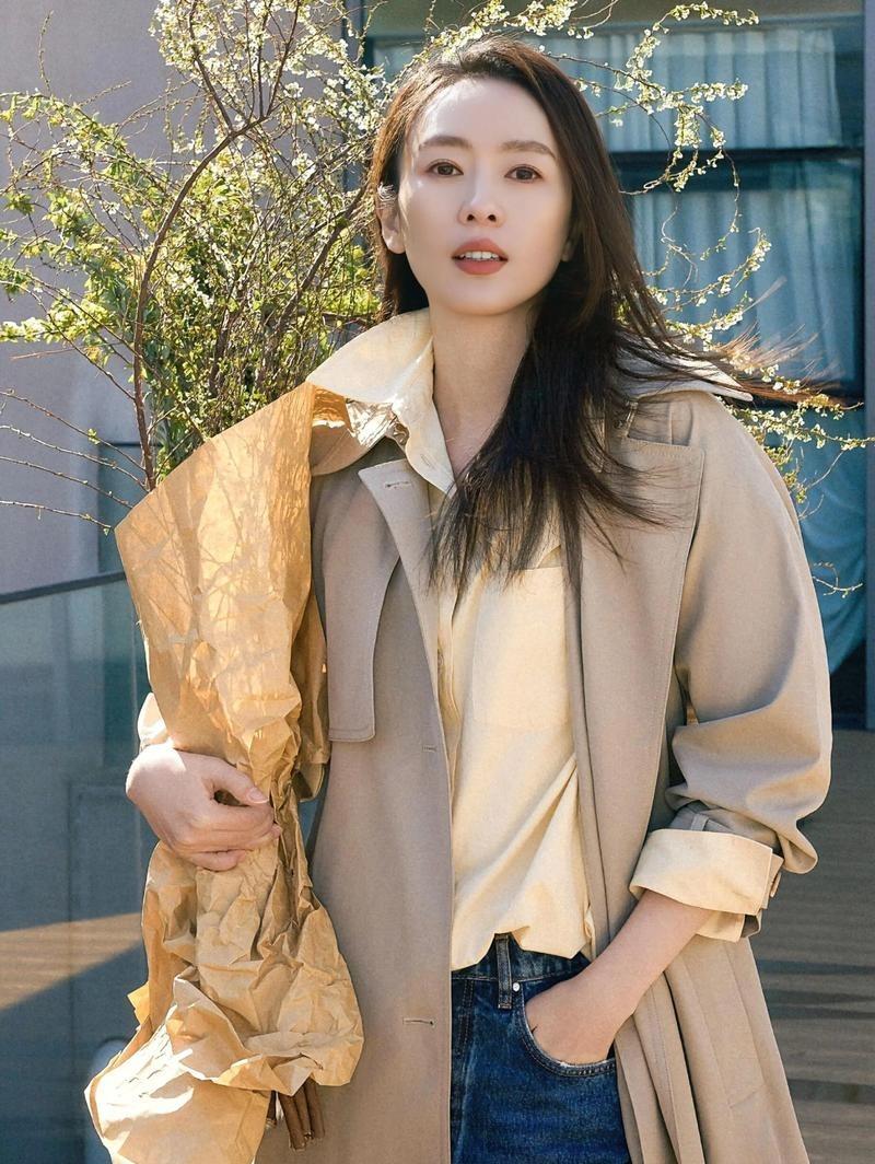 2003年，张国立的儿子张默，在中戏门口殴打女友童瑶，18岁的童瑶被打到跪地求饶