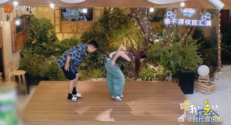 杨迪沈梦辰cha了好多舞 我们的宿舍 哇呀哇呀哇呀！杨迪和沈梦辰一起cha舞太嗨