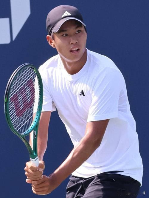 新生代勒纳·钱法网送双蛋横扫晋级
        北京时间2026年5月26日晚