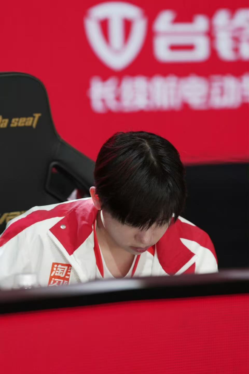 精准枪法+关键决策，仙崽主宰沙漠，斩获MVP！仙崽沙漠图单场MVP和平精英职业联