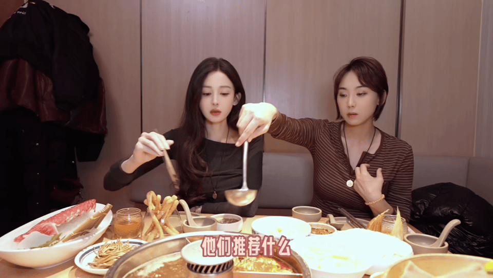 网友吃火锅的时候偶遇了古力娜扎，太美了偶遇古力娜扎吃火锅网友偶遇古力娜扎吃火锅