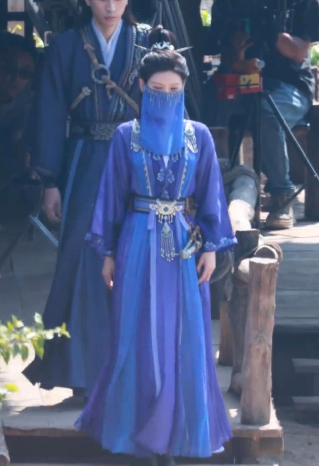 张予曦雨霖铃里这个造型像墓王之王里的圣女神差沐雪离。 ​​​