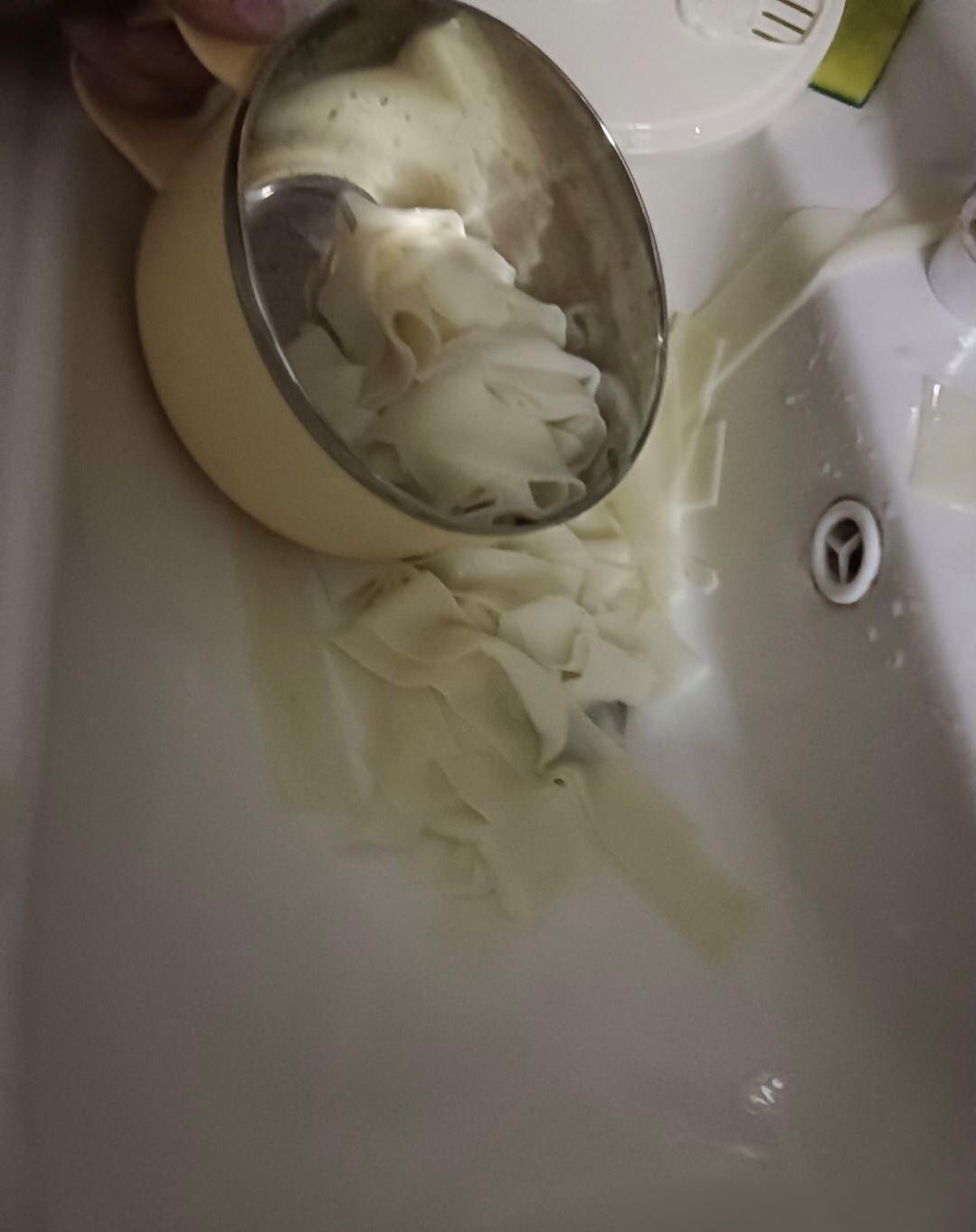 这碗面条洗洗还能继续吃吗？[捂脸][捂脸]