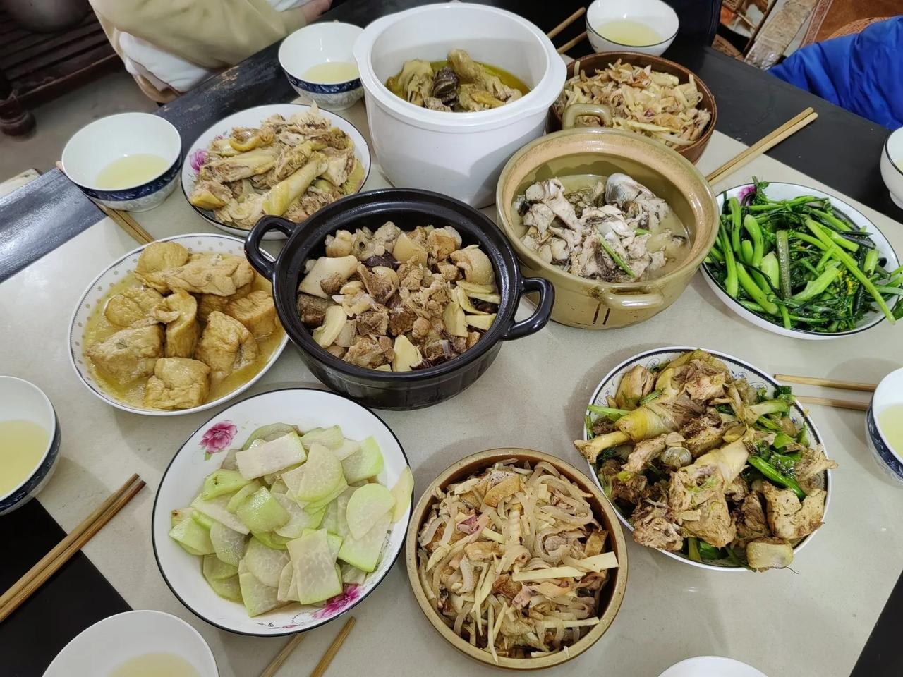 炮竹声声，烟花绽放，热闹过后，精彩过后，内心莫名有一股失落感。

今年和老二在娘