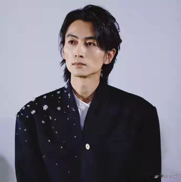 人生感悟•陈晓暴瘦想到的给普通人的建议
咱没法推测陈晓为什么暴瘦——人家为角色牺