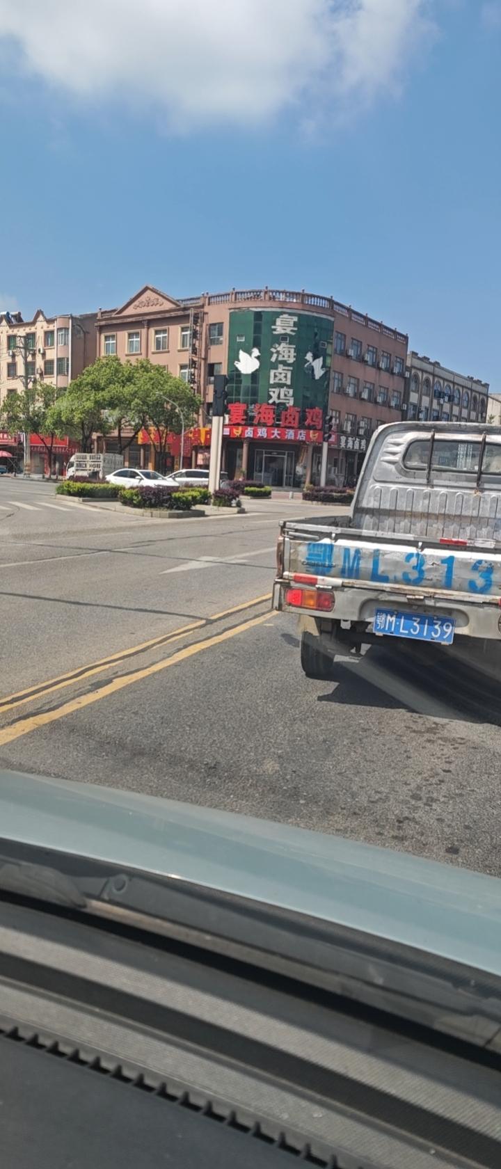 长安逸动适合年轻人吗?我觉得非常适合年轻人，因为改款之后外观更贴个年轻人的审美