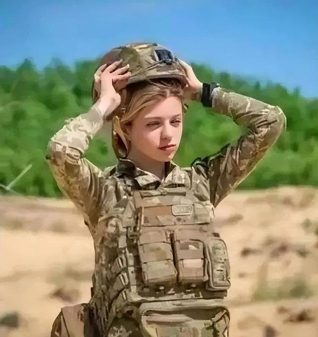 伤害性不高侮辱性极强！乌克兰一位女记者在社交媒体上写了一段话，直接被顶上了热搜。