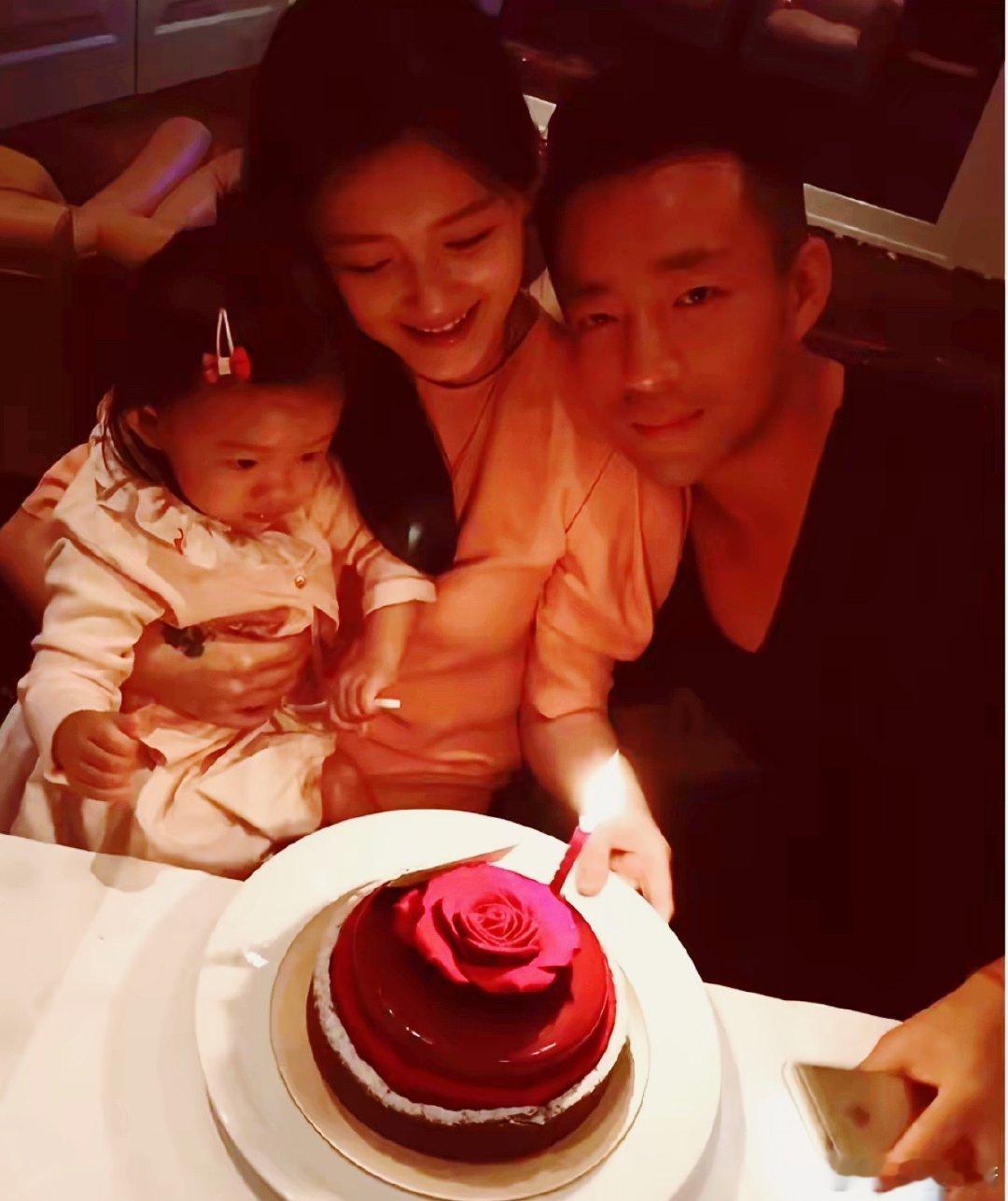 曝大S前夫还有一个女儿，我的天啊，汪小菲的情感经历那么丰富吗？据说之前一个素人诞
