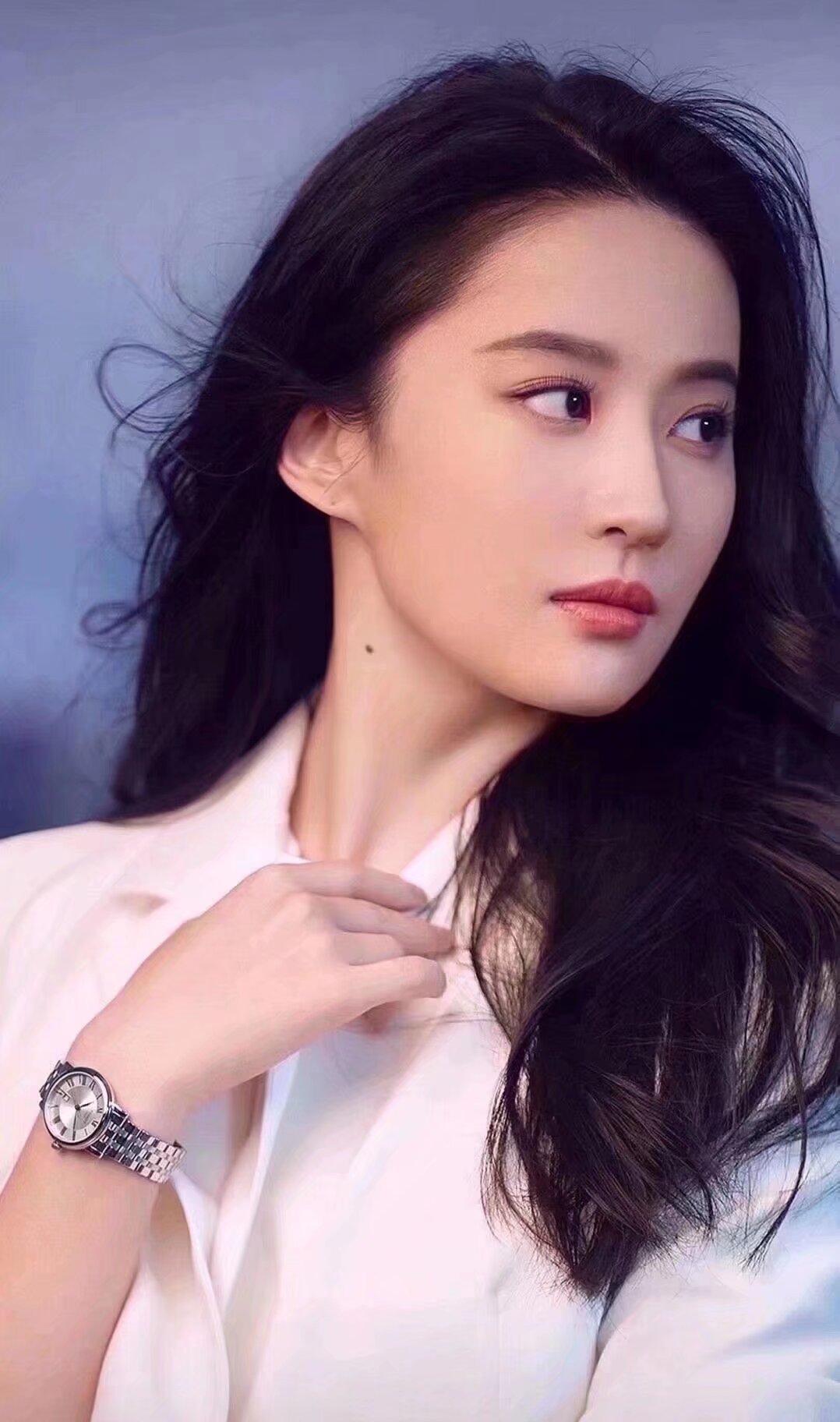 有七情六欲的是人，沒有七情六欲的是物，能掌控七情六欲的叫‘人物’！