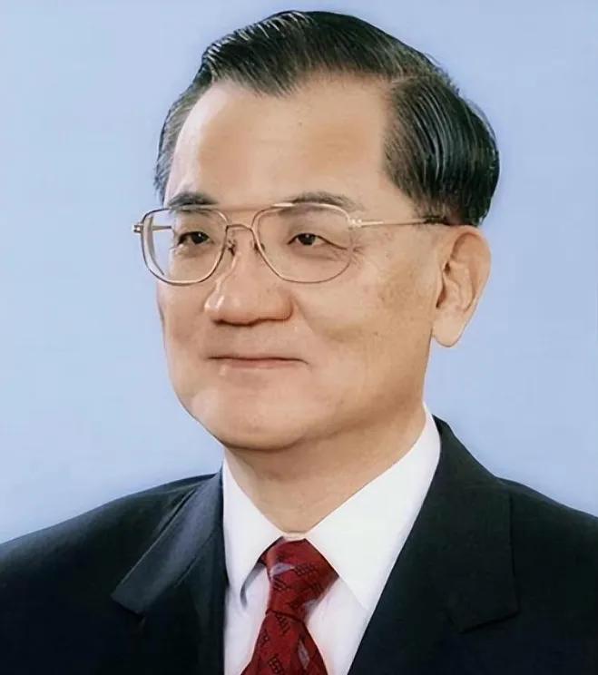 连战这辈子怕是做梦都想不到，自己用心培养的儿子连胜文，最终却成了在党内“看大门”