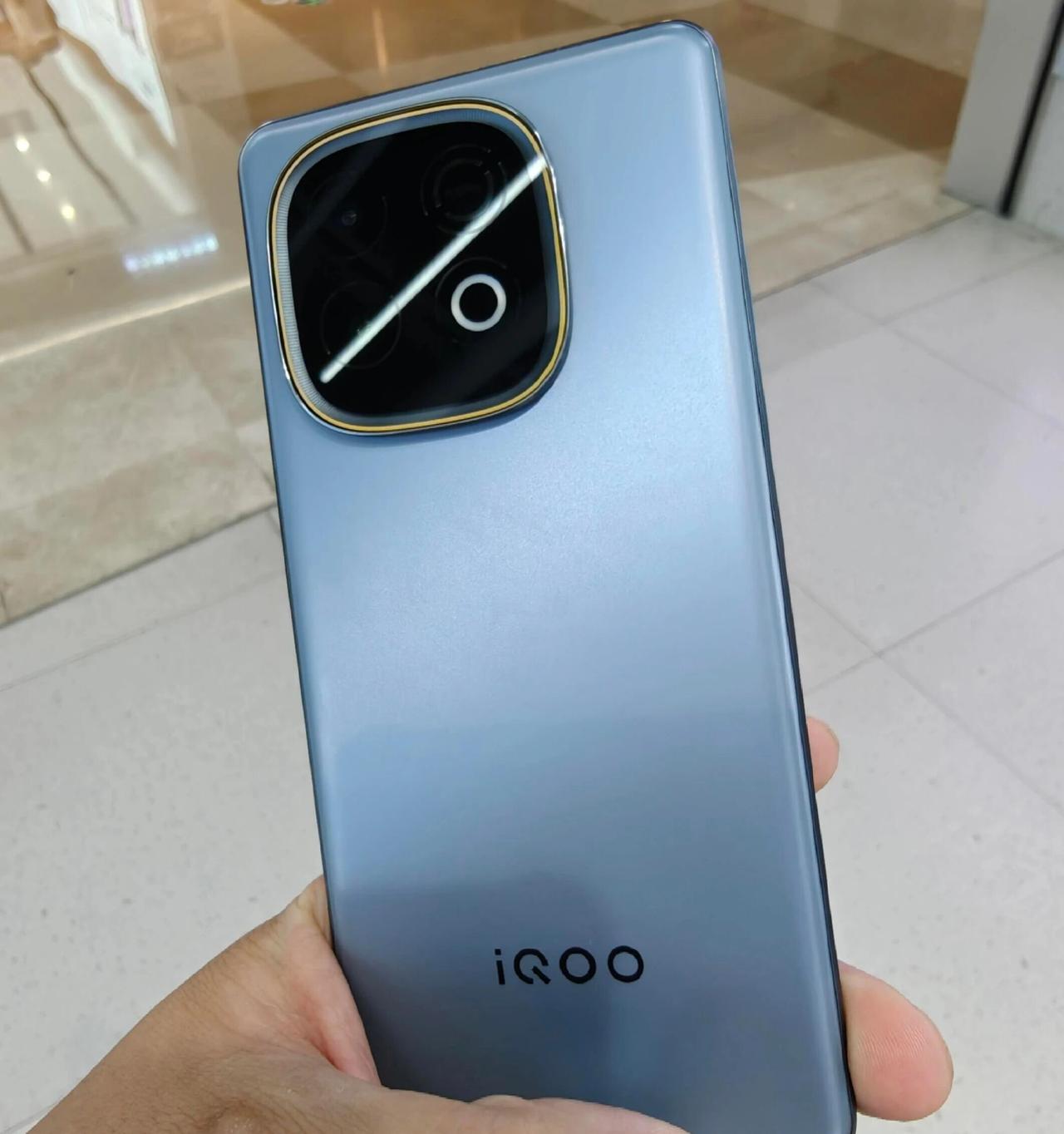 iQOO Z10 Turbo+上手体验，说下小编真实感受① 在现场看、灰色还不错