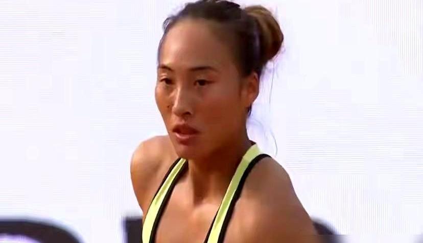 谁还敢说运动员是钢铁做的？

郑钦文在罗马站被奥斯塔彭科逆转，止步32强。这姑娘
